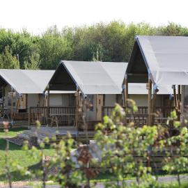 Safari Lodges XL，位于Nieuwe Wetering的酒店