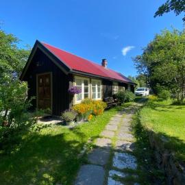 Lite hus i hagen, hotel i Malvik