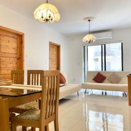 Modern Mediterranean 3 Bed, 2 Bath in St Pauls Bay - 5 Min Walk to Promenade, Beaches Nearby, khách sạn ở St Paul's Bay