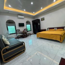 Linh San Hotel, hotel em Thinh Làng