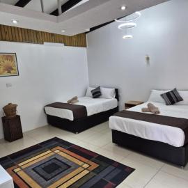 The Pine Lodge Accomodation, hotel in Mba