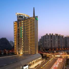 Holiday Inn Shanghai Jing'an, hotel u Šangaju