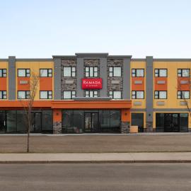 Ramada by Wyndham West Edmonton Hotel & Suites, khách sạn ở Edmonton