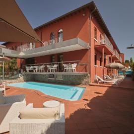 Hotel Le Mura, hotel Lazisében