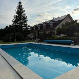 Panzió Pér, hotel di Pér