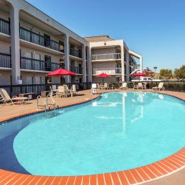 Clarion Pointe Huntsville Research Park，位于亨茨维尔的酒店