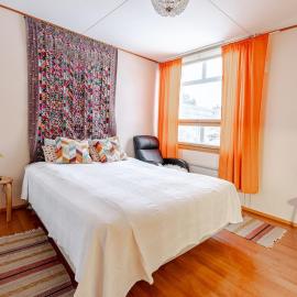 Bungalow house flat in Rekola 33m2, Hotel in Vantaa