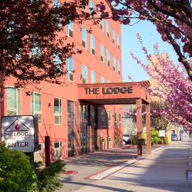 ब्रुकलिन में, होटल The Lodge Red Hook