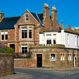 Royal Mackintosh Hotel, hotel din Dunbar