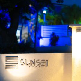 Sunset Lane Apartment Hotel, hotelli kohteessa Saint James