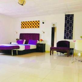 ZUNOX GUEST HOUSE, hotel a Freetown