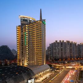 Holiday Inn Shanghai Jing'an – hotel w Szanghaju