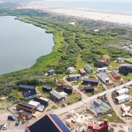 Basecamp Tiny House Eco-resort IJmuiden, hotell i IJmuiden