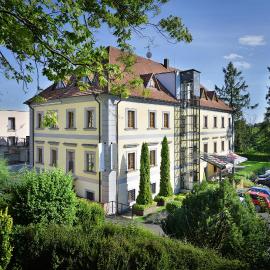 Maxmilian Lifestyle Resort: Loučeň şehrinde bir otel