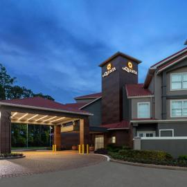 La Quinta Inn & Suites by Wyndham Houston Bush IAH South, hotel a Houston