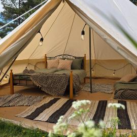 Glamping & Homestay in Kihnu, hotel en Rootsiküla