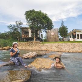 อิสระ แคมป์ปิ้ง แอนด์ คาเฟ่ Issara camping, hotelli kohteessa Ban Bung Mai