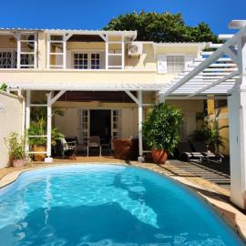 Bungalow Forgetti at Trou aux Biches with private swimming pool - 30m from Sea: Trou aux Biches şehrinde bir otel