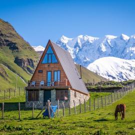 MOUNTAIN CABIN، فندق في أوشغولي