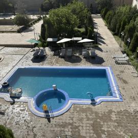 Qibla Tozabog, hotell sihtkohas Hiiva