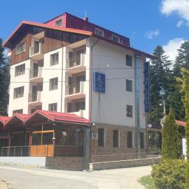 The Lodge Hotel, מלון בבורובץ