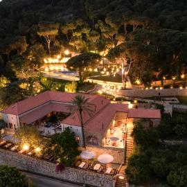 Chateau Du Comte, Hotel in Aḑ Ḑahr