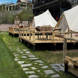 Aghdepat Glamping, hotel din Haghpat