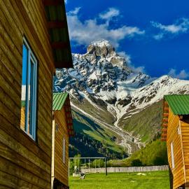 Ushba Cottages، فندق في Mazeri
