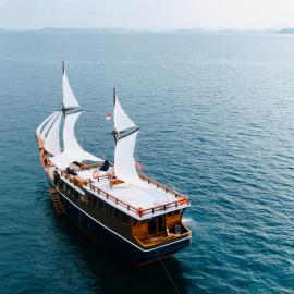 Komodo Cruise 3D2N with Emocean Tour - Monday & Friday Departures, hotel di Labuan Bajo