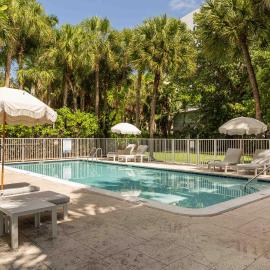 Miami River Inn by Renzzi, hotel in Miami