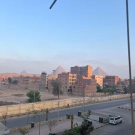 House of Kings pyramids view, hotel Banī Ghālib városában
