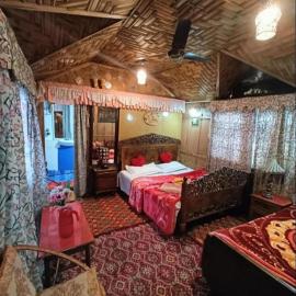 Houseboat young Minar, hotel en Srinagar