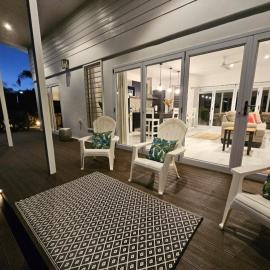 Luxury Beachside Home، فندق في Maninoa