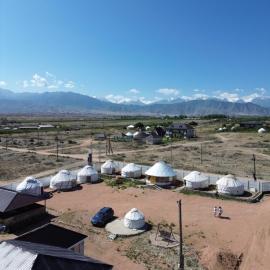 Guest house and Yurt camp "Ailuu", хотел в Tong