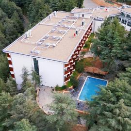 El-Arz Hotel, hotell i Boghni