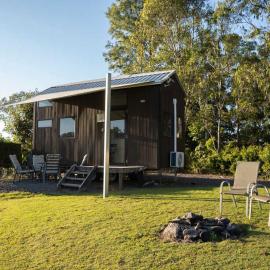 Hill Creek Tiny House 1 by Tiny Away, отель в городе Perwillowen