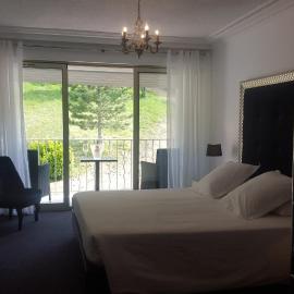 Hôtel Les Deux Lions: Riez şehrinde bir otel