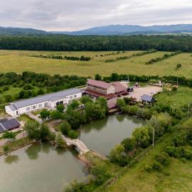 Pastravaria Ursu, hotel di Vînători-Neamţ