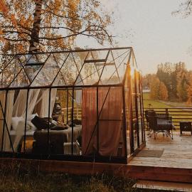 Taivasalla glamping - luxury stay with a view to the lake，位于坦佩雷的酒店