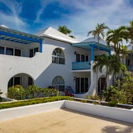 Paradise Island Beach Club, hotel en Creek Village