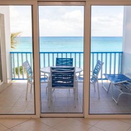 Paradise Island Beach Club, hotel in Creek Village