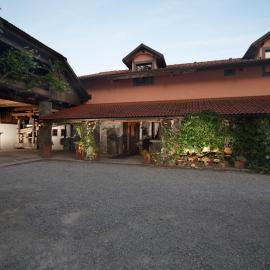 Green Escape garni hotel, хотел в Постойна