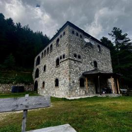 Kulla Guest House, hotel in Peje