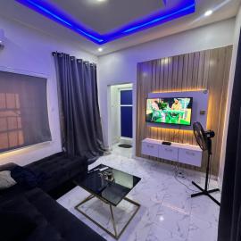 Magnanimous Apartments 1bedroom flat at Ogudu 15 mins to the Airport, khách sạn ở Lagos