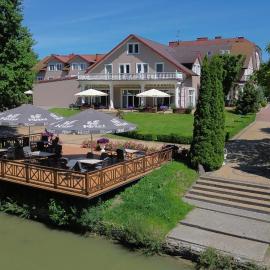 Hotel Chabrowy Dworek, hotel in Teresin