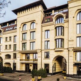 Bernardazzi Grand Hotel, hotel Kisjenőben