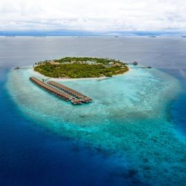 Reethi Faru Resort - Stay 5 Nights or More and Enjoy a Free Sunset Cruise, ξενοδοχείο σε Raa Atoll