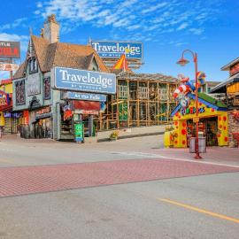 Travelodge by Wyndham Niagara Falls At the Falls, готель у місті Ніагарський водоспад