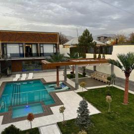 Villa Lux I, hotel u gradu 'Chorwoq'