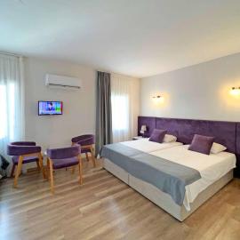 Lighthouse Suites by HolidayKeys, hotel en Kyrenia